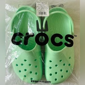 NWT Crocs classic clog